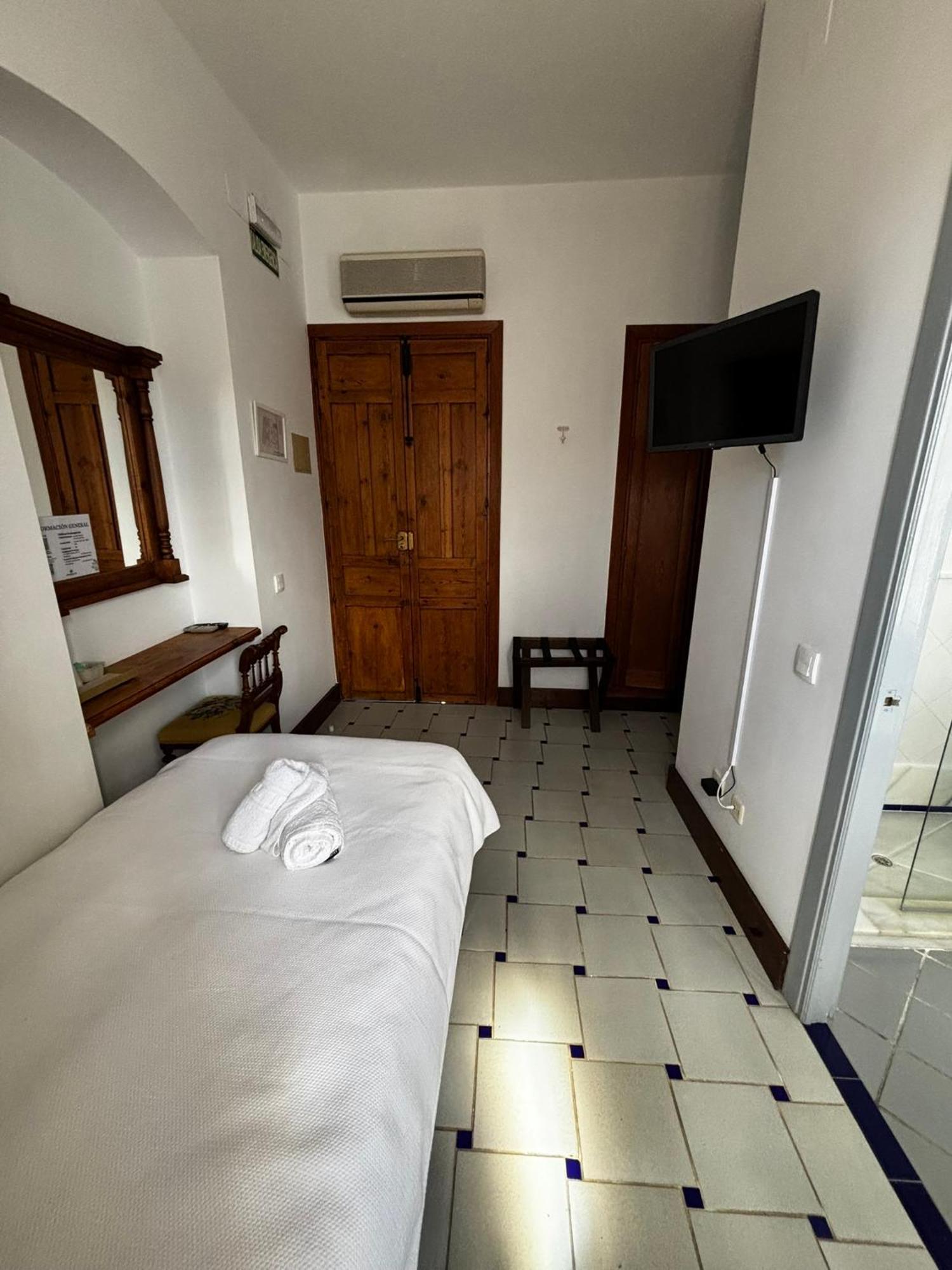Hotel Entreolivos El Pedroso Extérieur photo